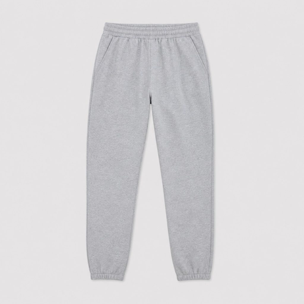Jogging gris femme coupe droite présenté sur fond clair