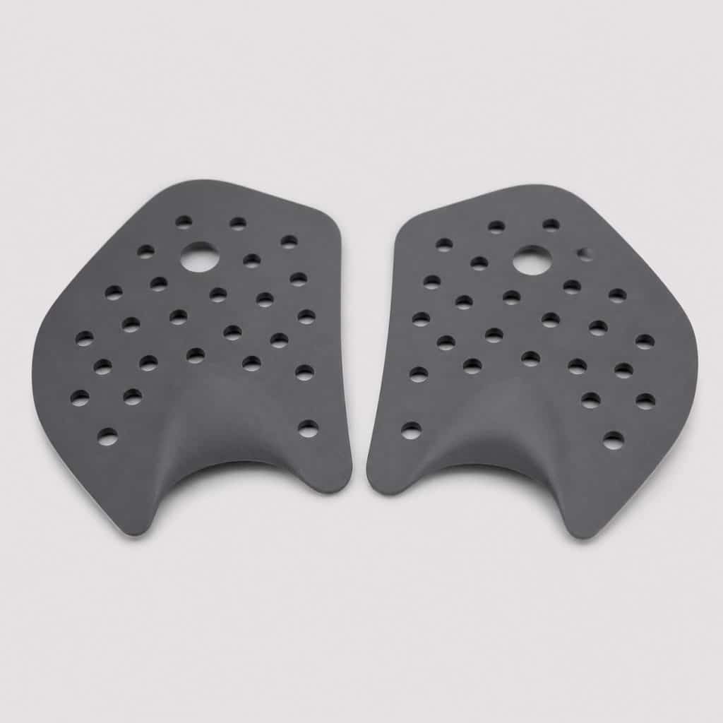 Plaquettes de natation ergonomiques présenté sur fond clair