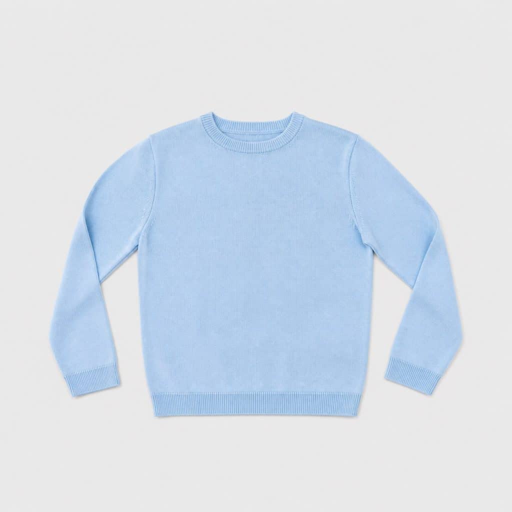 Pull garçon junior bleu ciel présenté sur fond clair