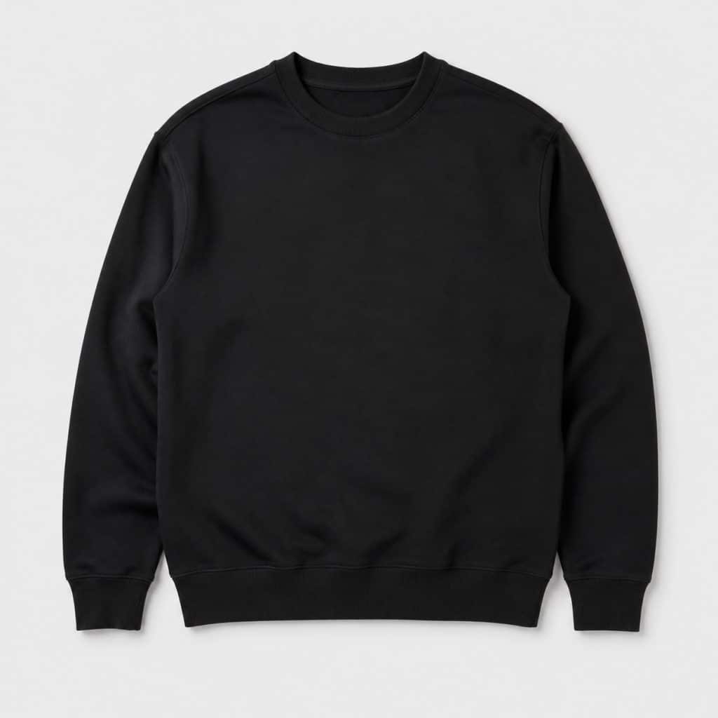 Sweat homme noir coupe droite présenté sur fond clair